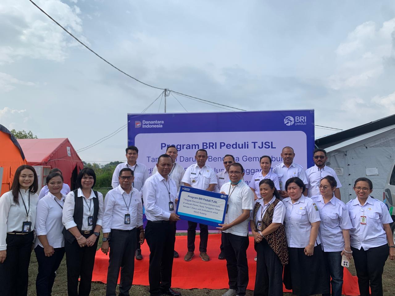 BRI Serahkan Ambulans untuk Dukung Peningkatan Layanan Kesehatan di Ruteng